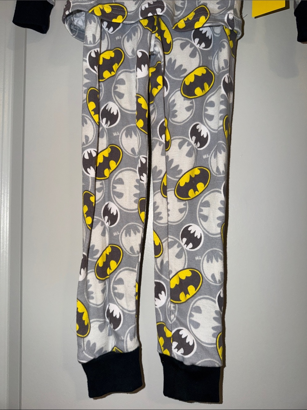 Boys BATMAN 2 Piece Pajama Set Size 6 NEW! LS Top & Bottom - Picture 2 of 7